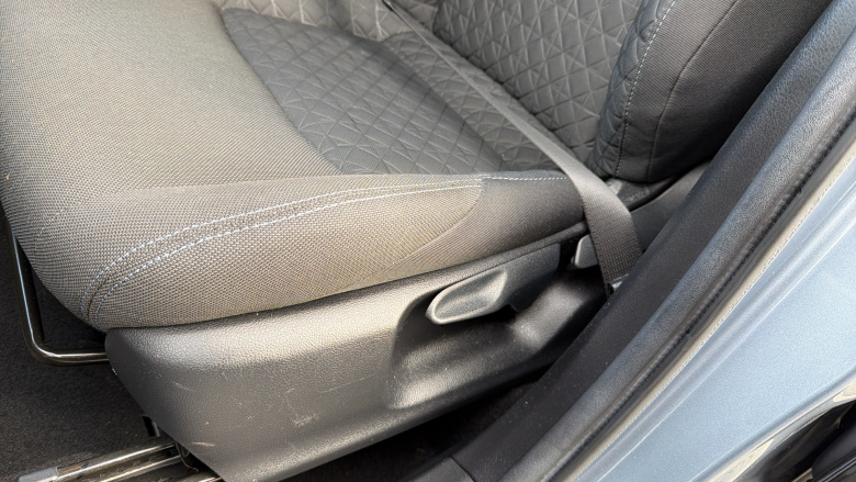 Toyota C-HR 1.8 Hybrid Design 5dr CVT Hybrid Hatchback